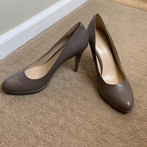 Nine West 4” taupe heels